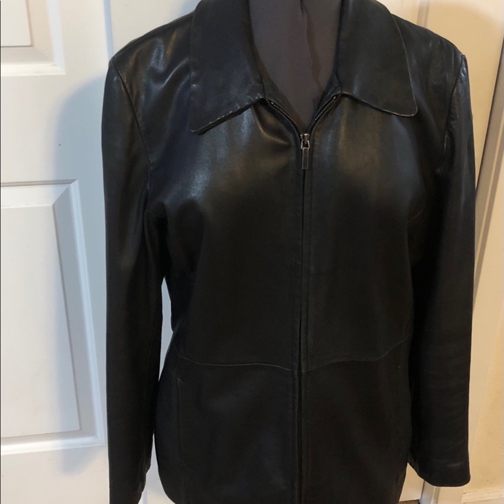 Women’s leather jacket with pockets